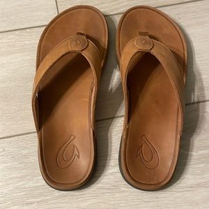 Practically new! Authentic leather sandals with mild arch support and soft strap
